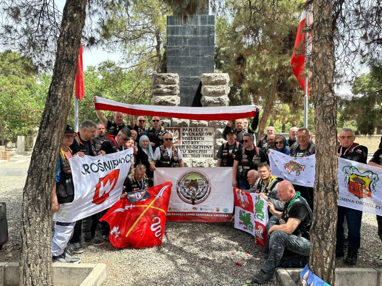 Ambasadorowie Polski na motocyklach – reportaż z podróży do Iranu