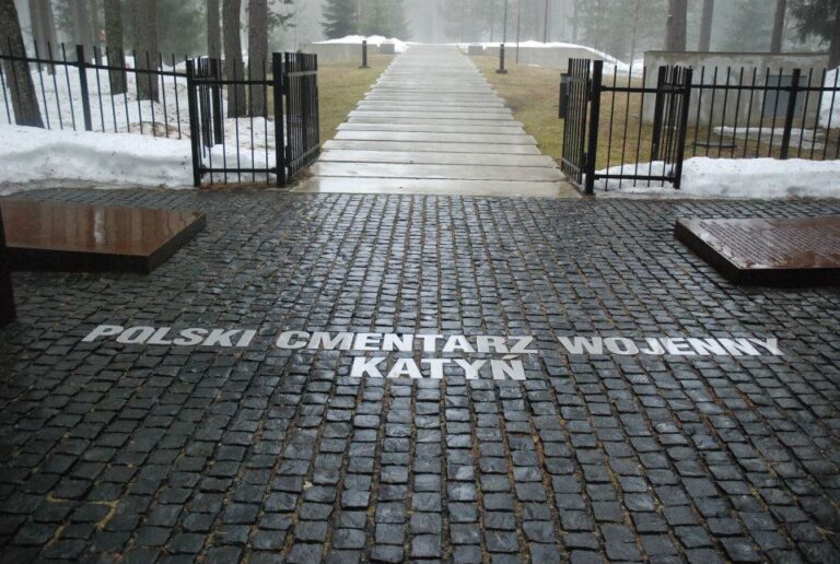 Tak, Rosja straciła cierpliwość! Nie drony, lecz Katyń to potwierdza…